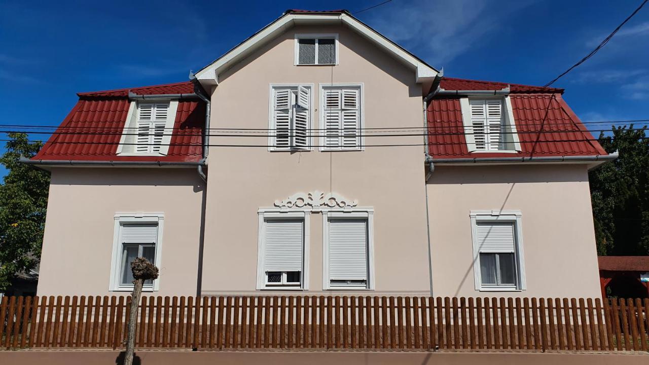 Villa Napsugar Balatonlelle Exterior photo