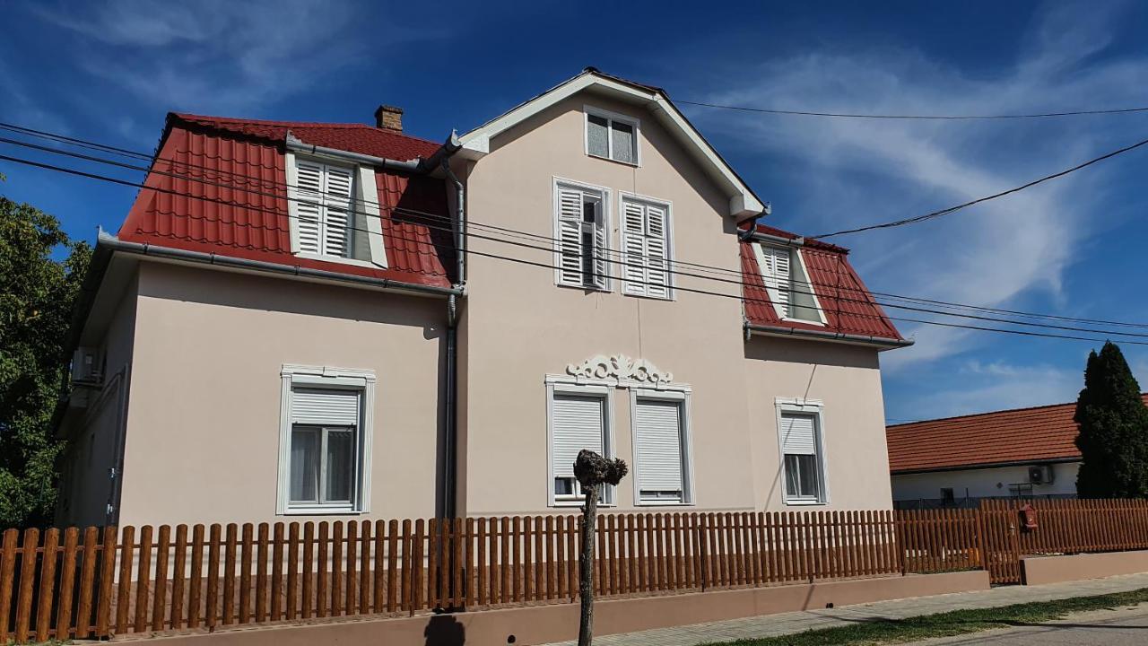 Villa Napsugar Balatonlelle Exterior photo