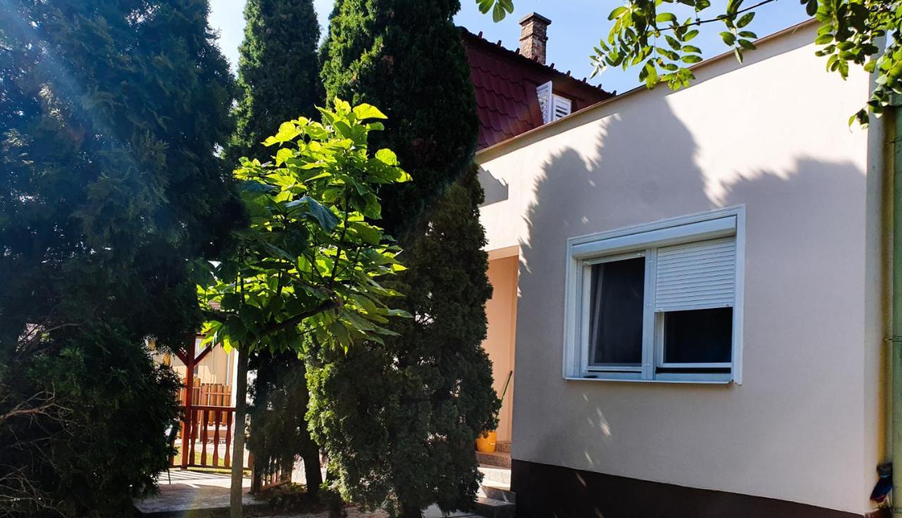 Villa Napsugar Balatonlelle Exterior photo
